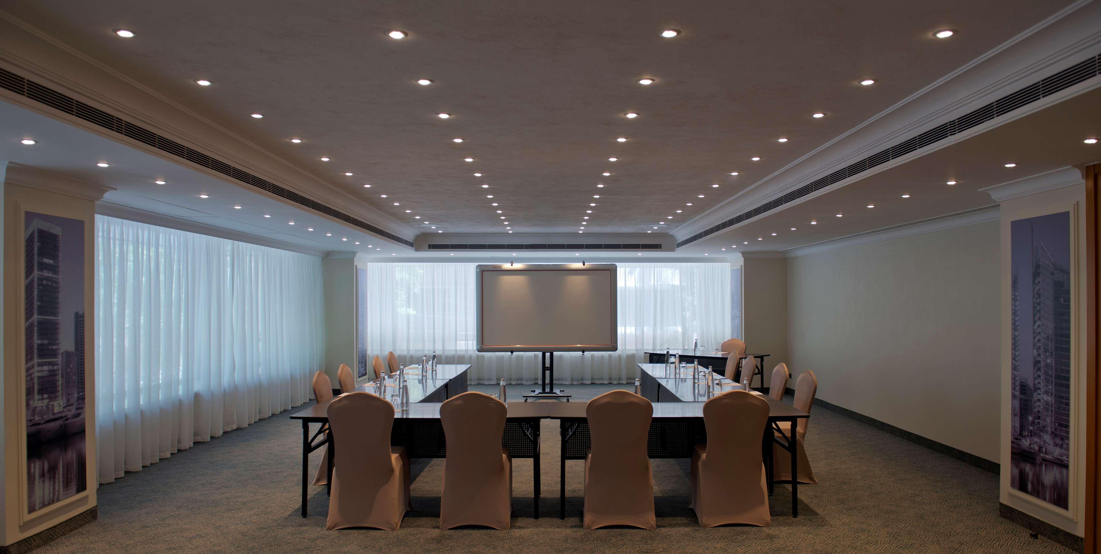 Radisson Blu Martinez Beirut Hotel Buitenkant foto Meeting room