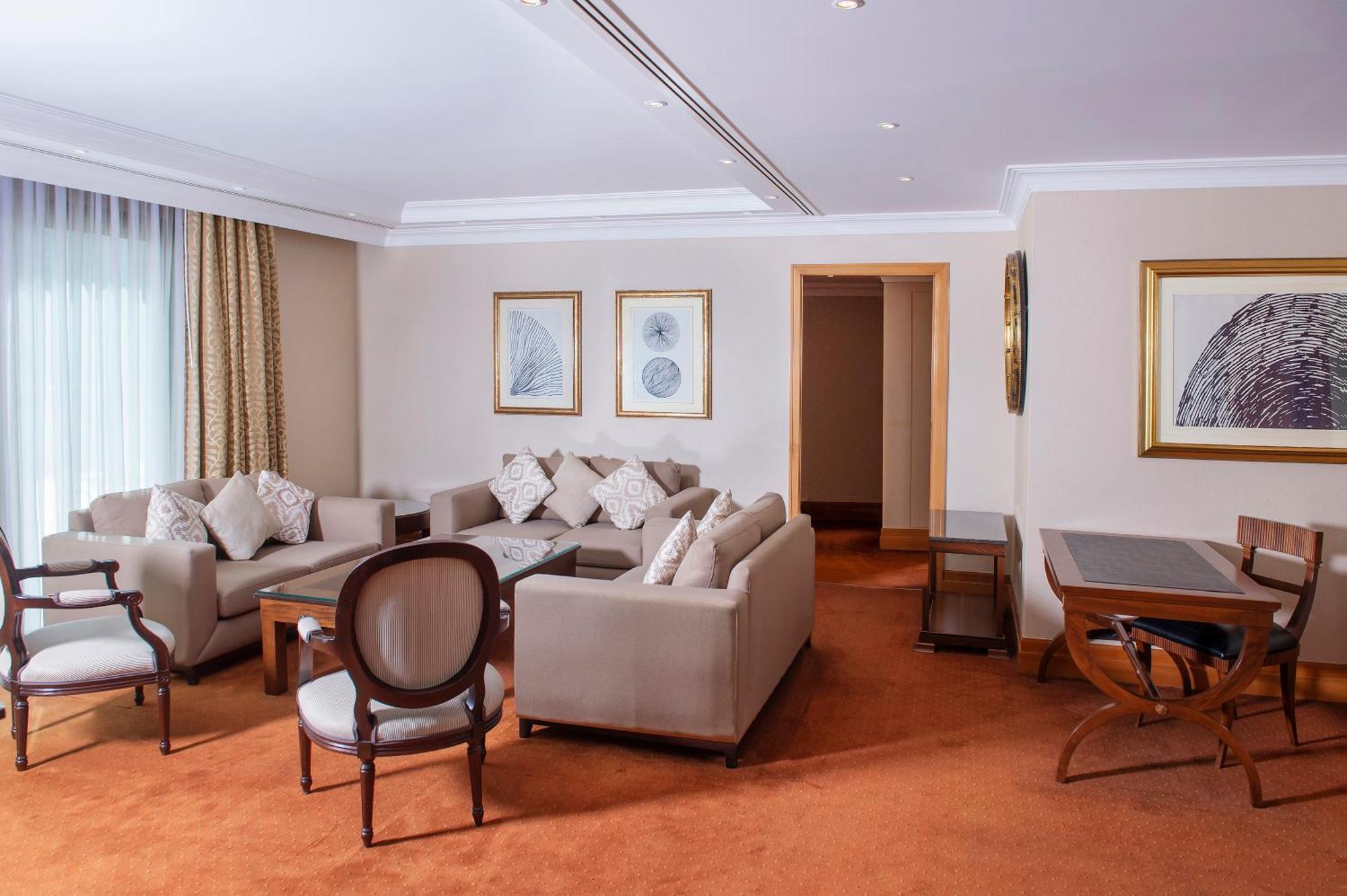 Radisson Blu Martinez Beirut Hotel Buitenkant foto A suite at the InterContinental Hotel, London, Park Lane